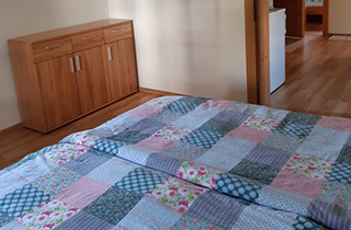 WohnkÃ¼che mit Blick zum Dreibettzimmer